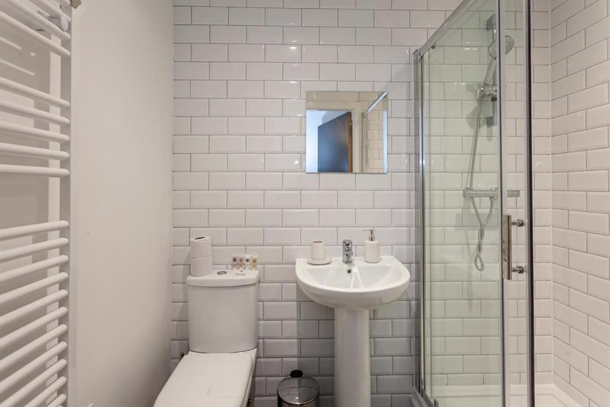 Stunning 2 Bed Flat 5Min To Old Trafford Stadium Mánchester Exterior foto