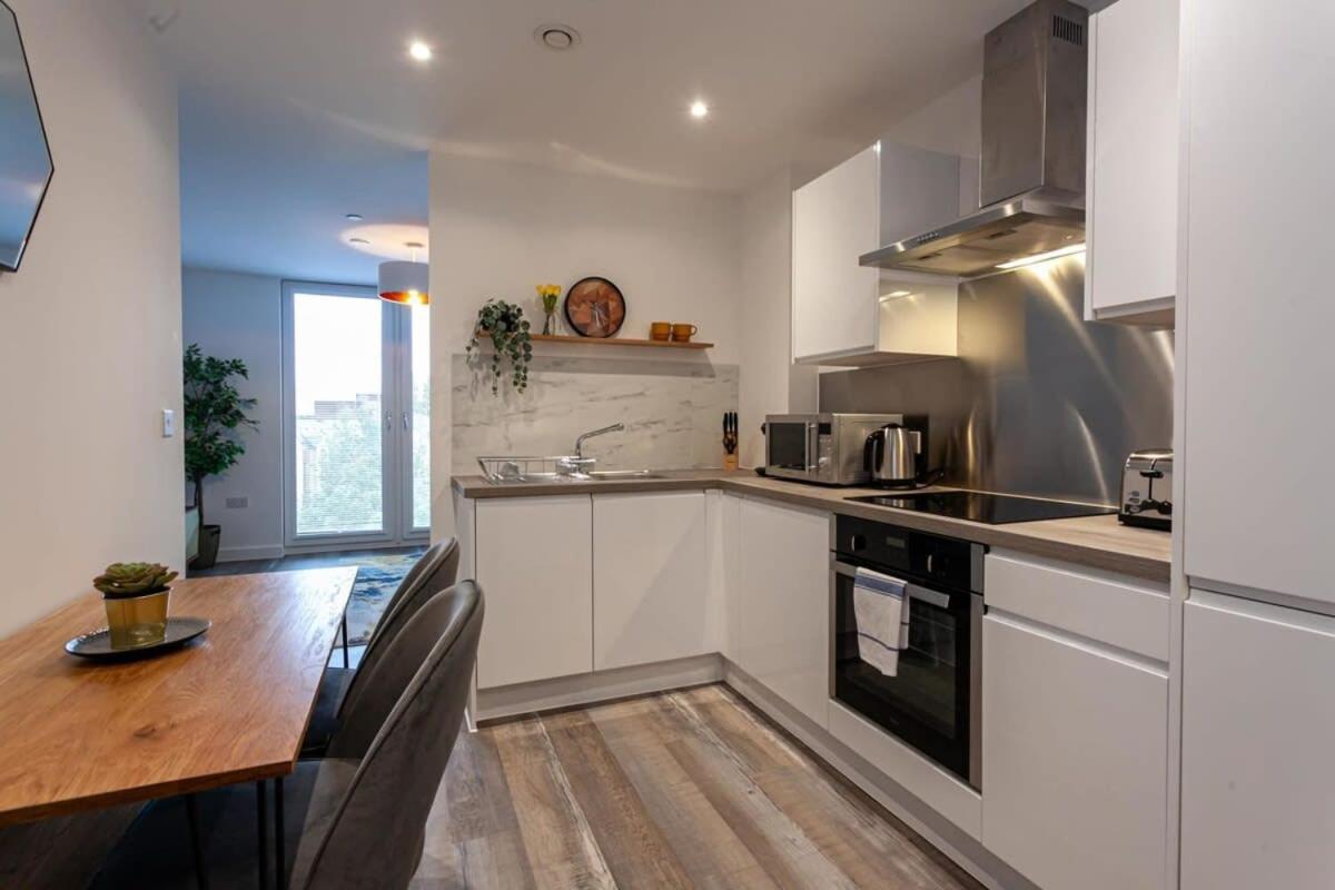 Stunning 2 Bed Flat 5Min To Old Trafford Stadium Mánchester Exterior foto