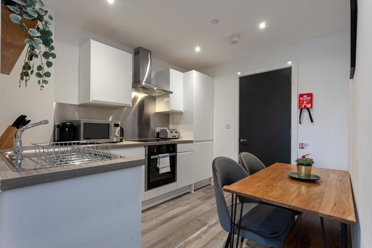Stunning 2 Bed Flat 5Min To Old Trafford Stadium Mánchester Exterior foto
